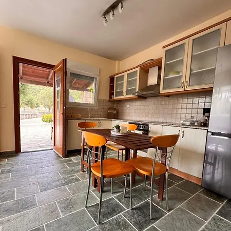 The Big Olive Tree חניוטי